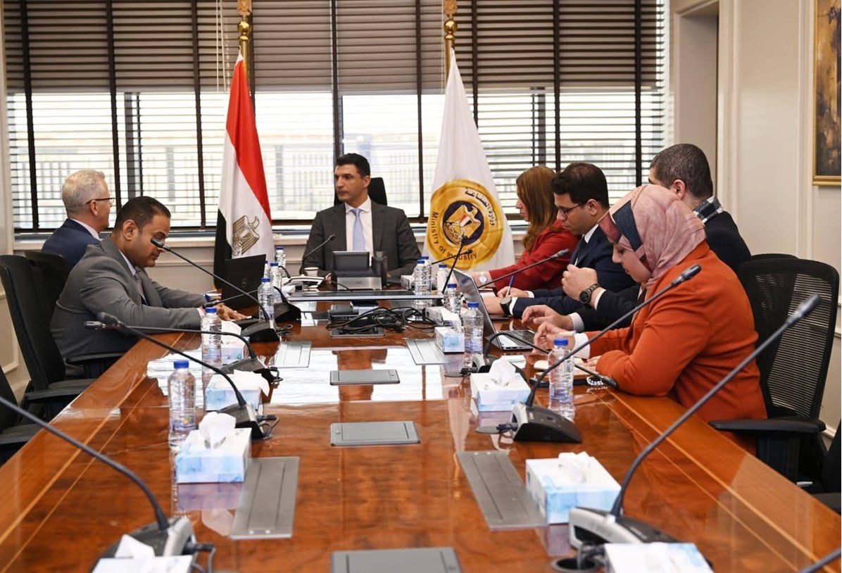 لقاء وزير الصناعة مع جي بي أوتو